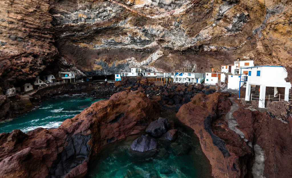 Homes and sea at Porís de Candelaria